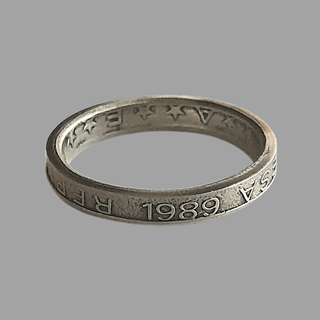 Portuguese 100  Escudos 1989 Coin Ring   